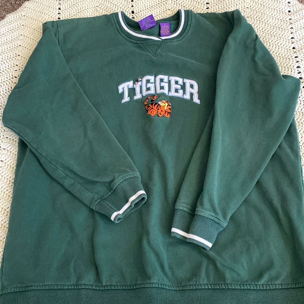 Women/ men’s Tigger sweater🐯